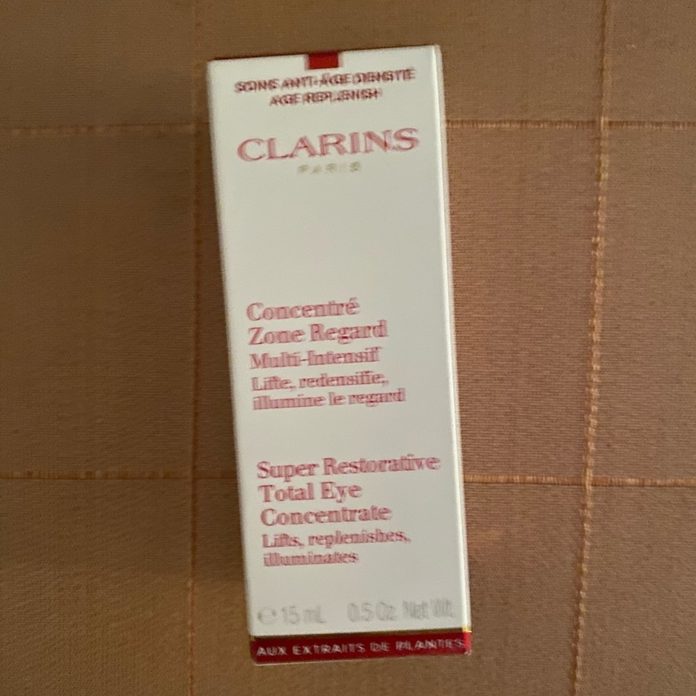 Clarins Super Restorative Total Eye Concentrative